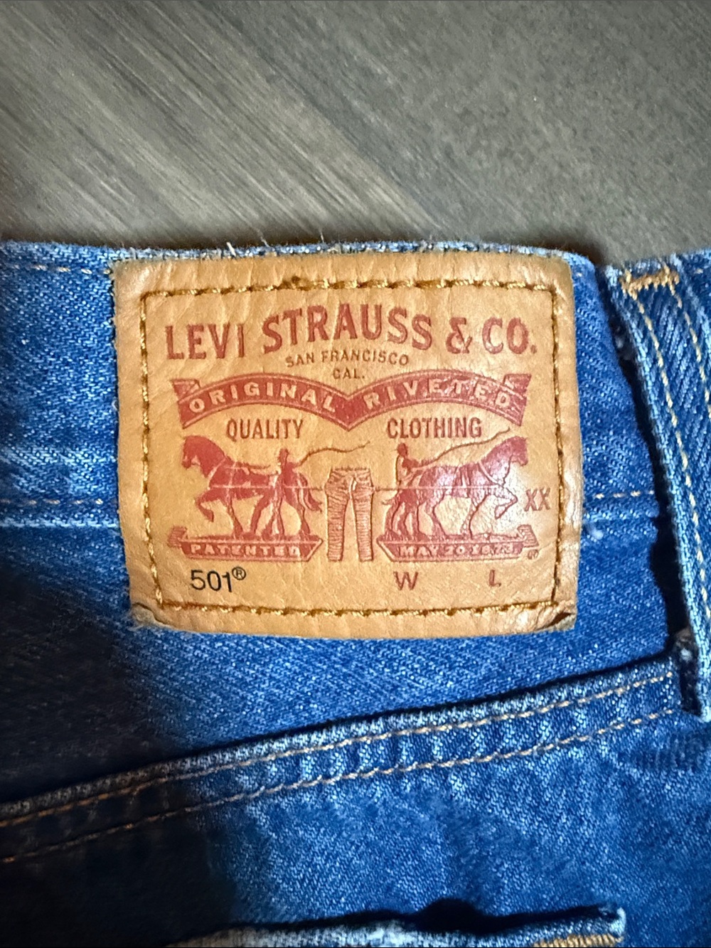 Levi's 501 Distressed Raw Hem Denim Cut Off Shorts Button Fly SZ 31 - Picture 8 of 9